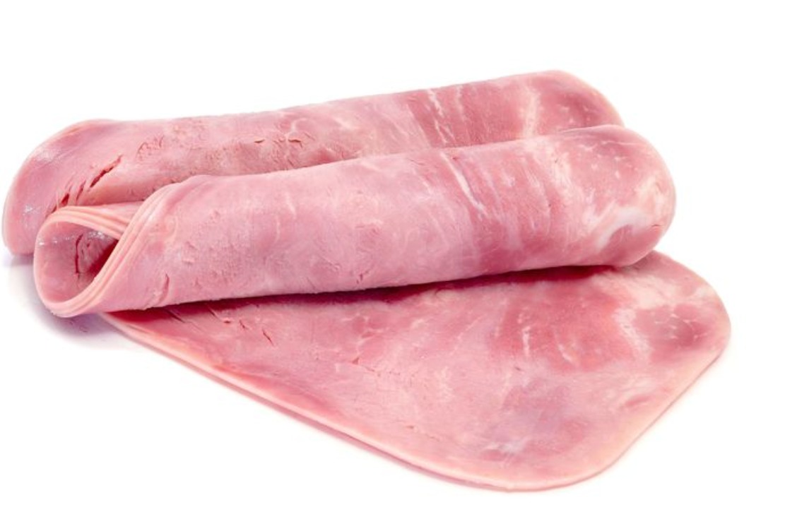 Ensalada de lechuga y cebolleta con lonchas de fiambre de pavo